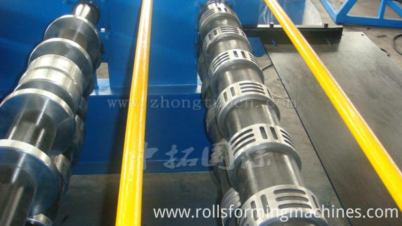 Floor deck roll forming machine (19)